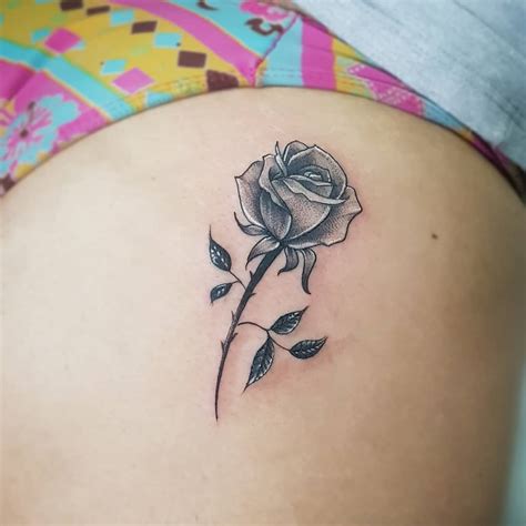 ideias de tatuagem na bunda|82 ideias de Tatuagens no bumbum feminina em。